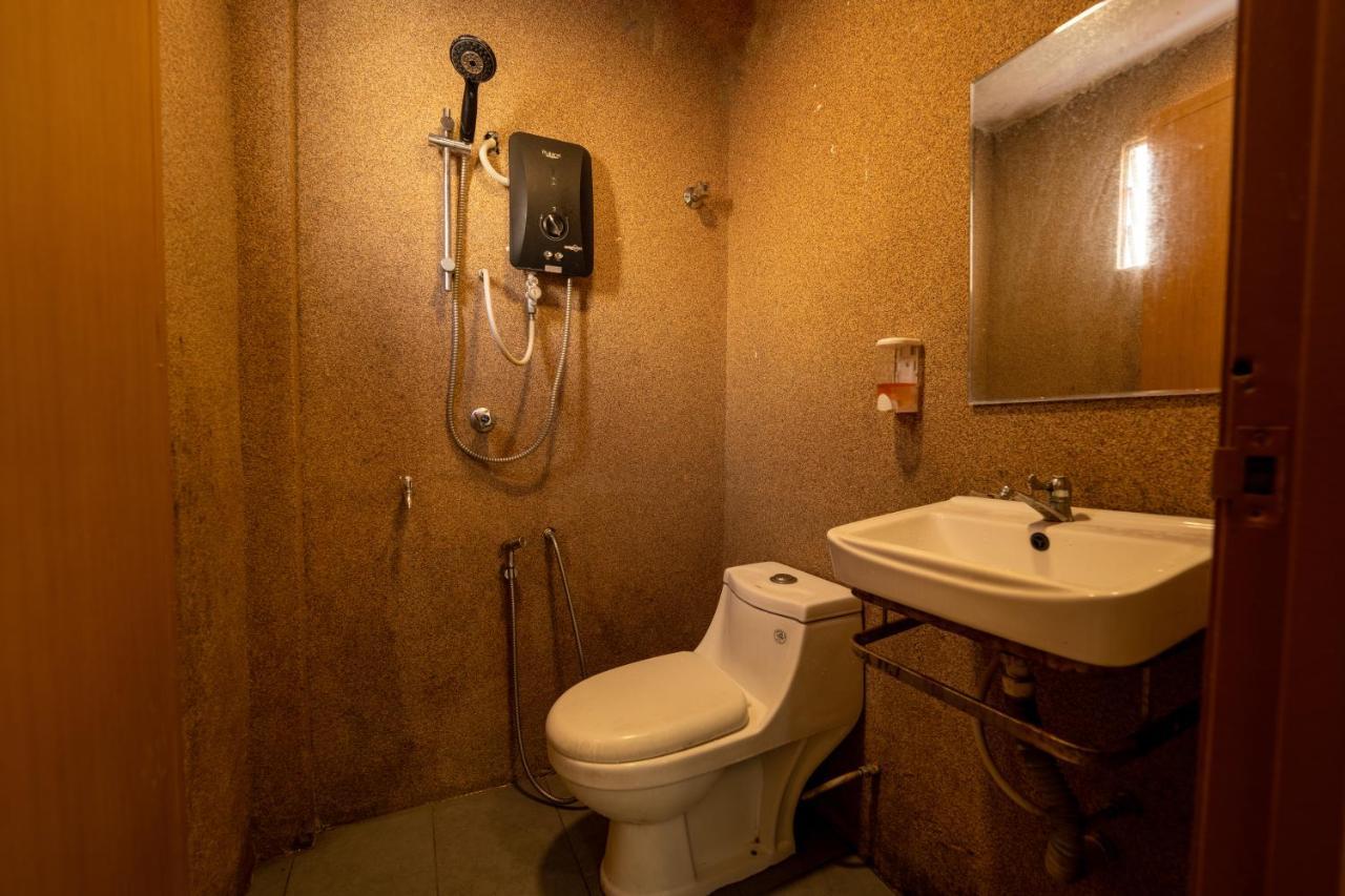 Mary J Hotel Family 10 Pax Room Kota Bharu Dış mekan fotoğraf